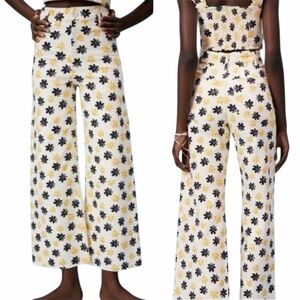 Zara The Marine Straight Jeans in a Daisy Floral Print Size 8